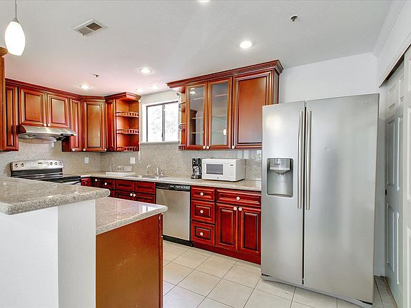2nd image of 695 S Knickerbocker Dr APT 9