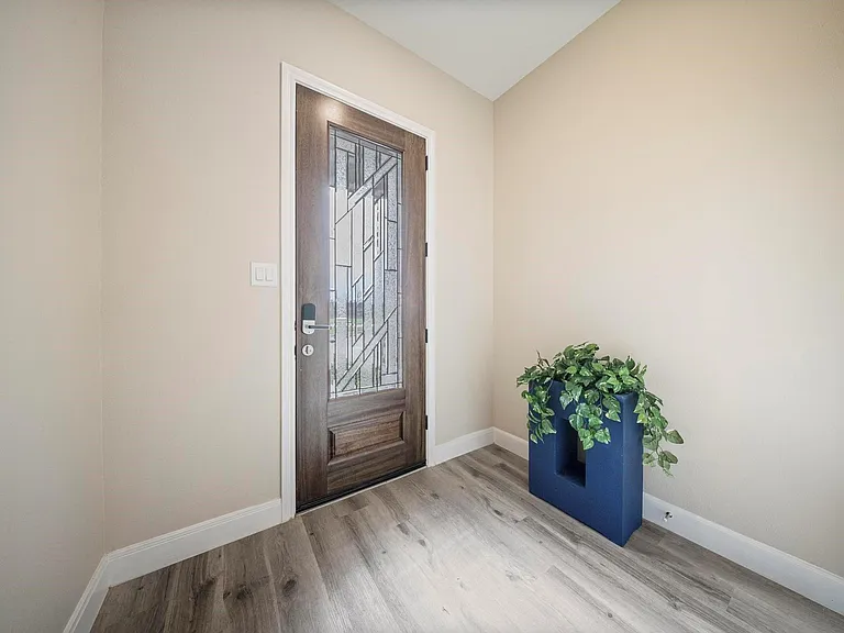 2015 Olivos St — Photo 6