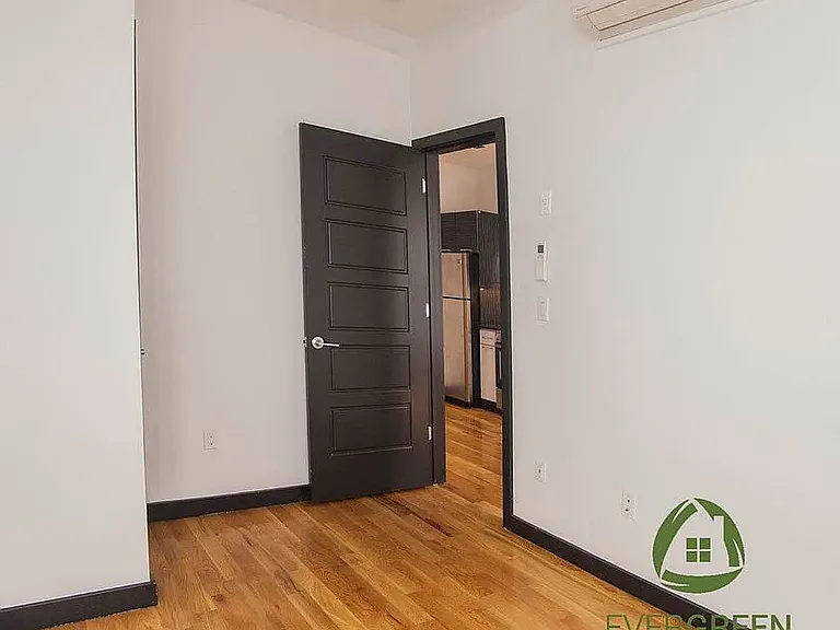 957 Kent Ave #3 — Photo 4