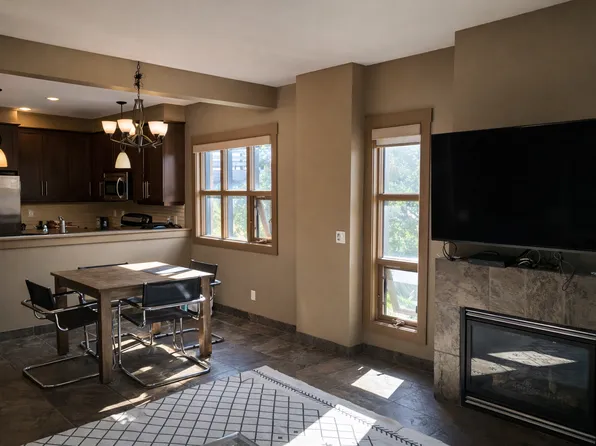 1766 26th Ave SW #1766, Calgary, AB T2T 1C2