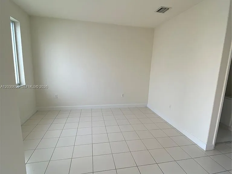 2330 SE 10th St #2330 — Photo 5