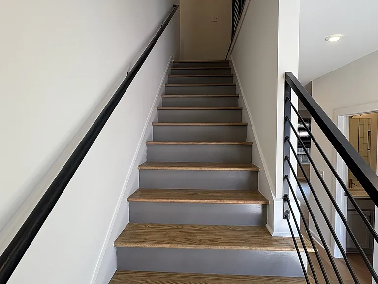 620 Wallace Ct — Photo 3