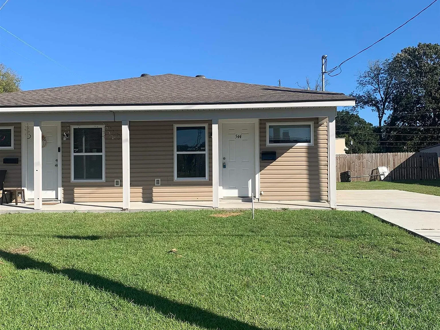 3 bed, 1000 sqft, $1,250 — Photo 1