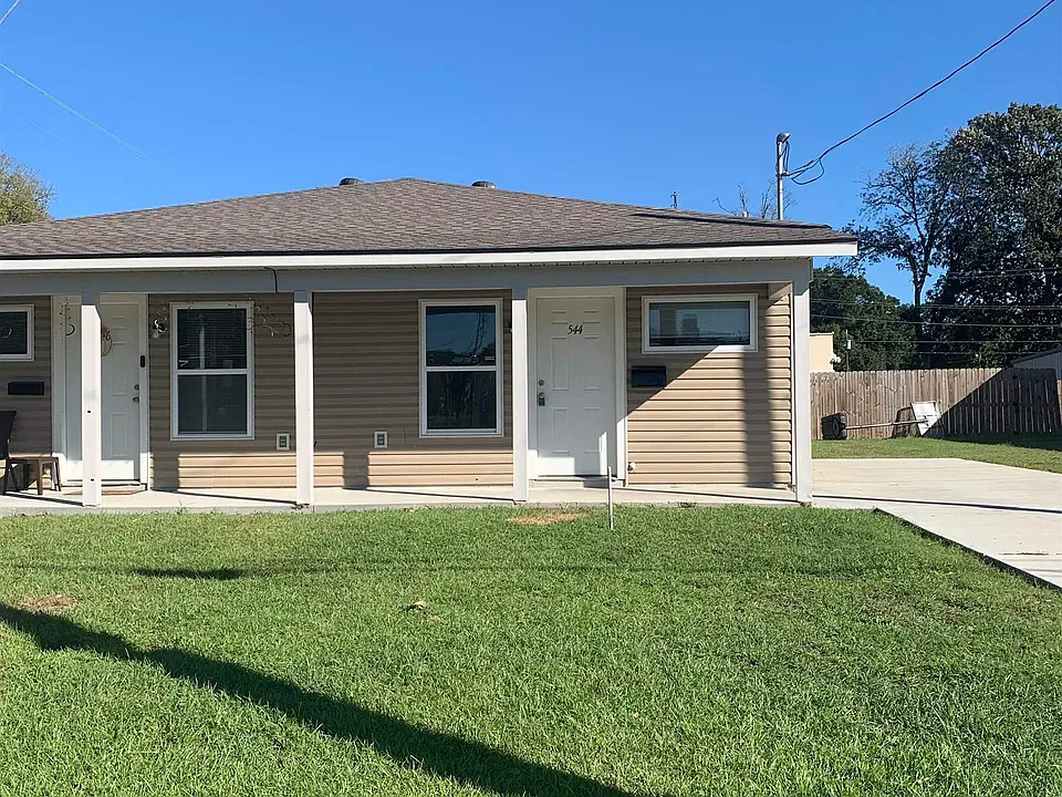 546 Live Oak Blvd