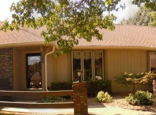 204 NW Locust Dr, Blue Springs, MO 64014