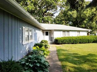 208 W Edgewood Ln, Long Grove, IA 52756