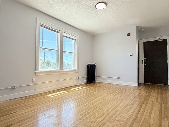 5th image of 1518 University Ave W #13