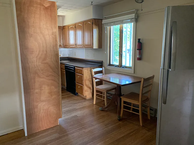 Roberts Apartments — Photo 7
