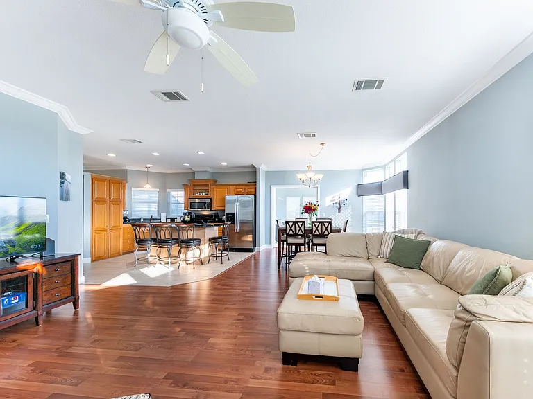 2 Emden Cir — Photo 25