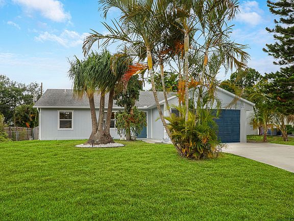 3rd image of 1042 SW Coleman Avenue