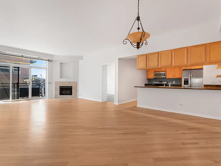 2307 W Wolfram St #312 — Photo 3