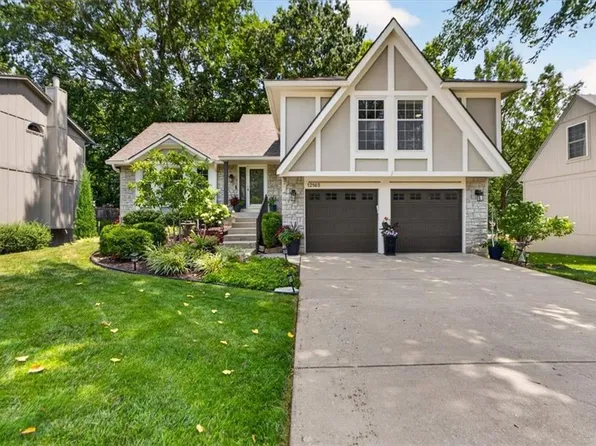 12165 S Alcan St, Olathe, KS 66062