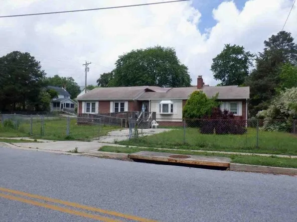 21718 N Essex Dr, Lexington Park, MD 20653