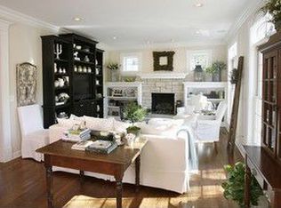 2990 Trail Crest Ln, Lindenhurst, IL 60046