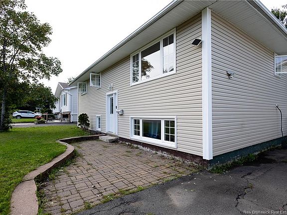 2nd image of 14 Brewster St