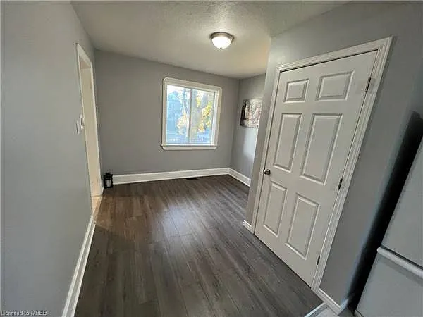115 Highland Road West Kitchener — Photo 2