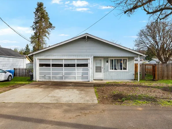 621 S Shasta Ave, Eagle Pt, OR 97524