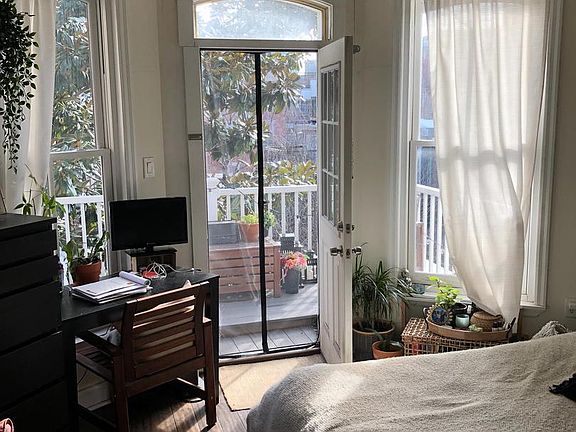 5th image of 1832 Green St APT 2R