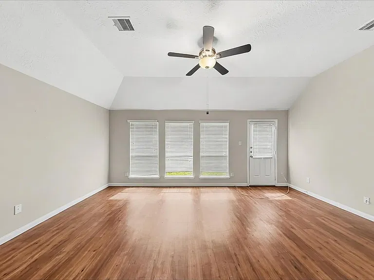3931 Hawthorne Glen Ct — Photo 5