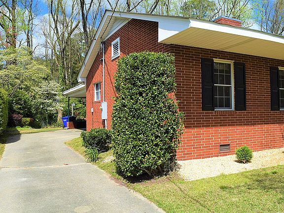 5th image of 1746 Beaumont Dr