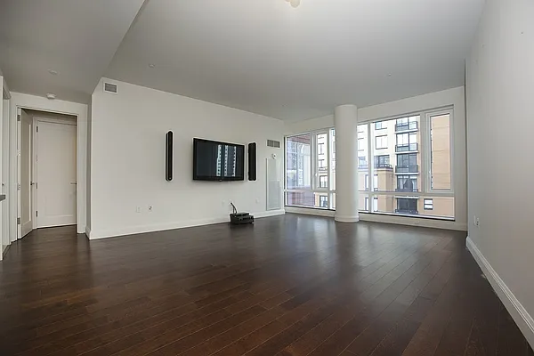 Sold by LG Fairmont Group | media 11