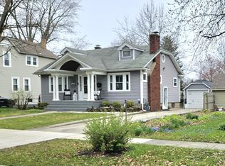 112 Elmwood Pl, Crown Point, IN 46307