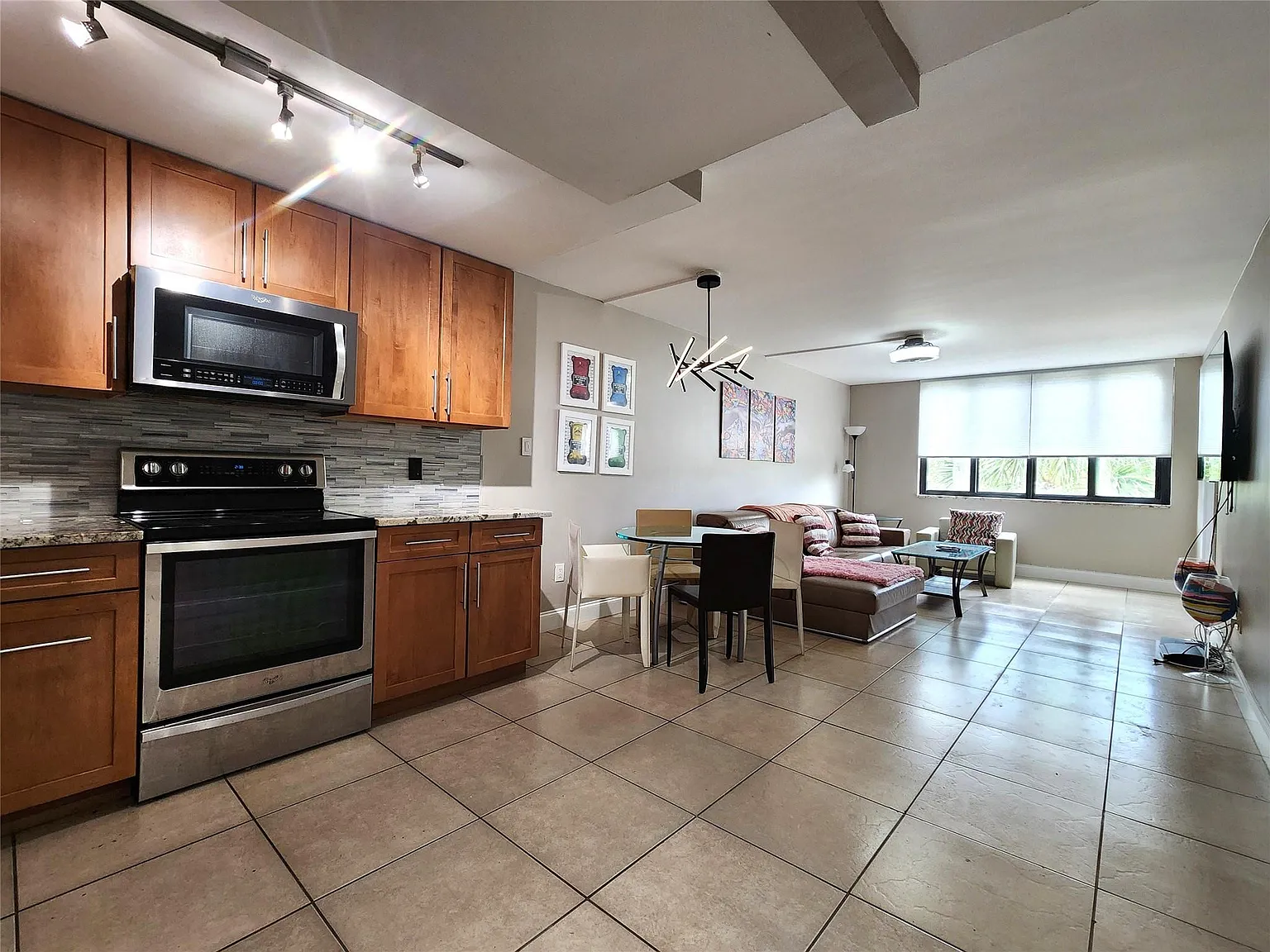 2 bed, 2.0 bath, 1175 sqft, $2,800 — Photo 3