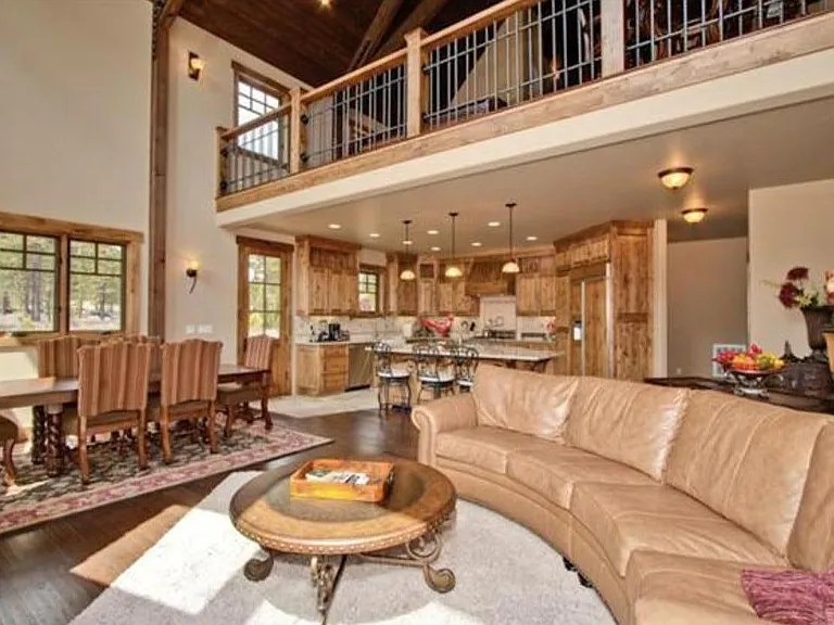 10035 Chaparral Ct — Photo 2