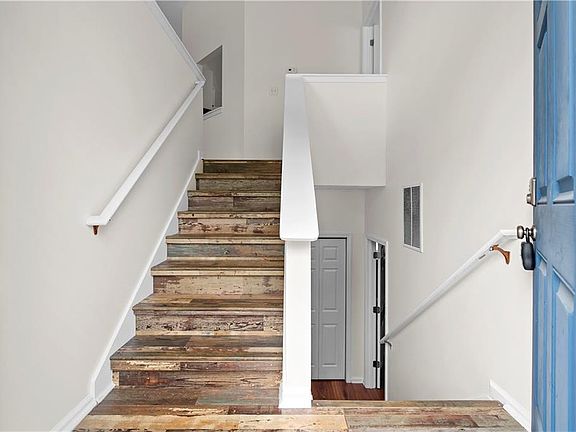 4th image of 1695 Cedar Hl