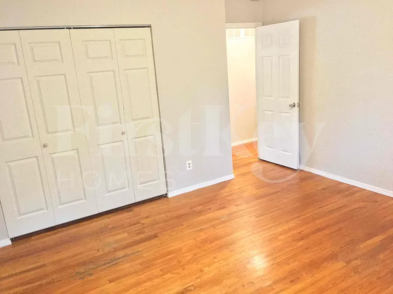 2275 Glenoro Dr — Photo 22