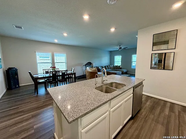 4 bed, 3.5 bath, 2886 sqft, $2,750 — Photo 4