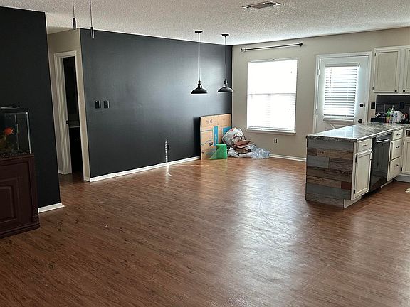 4th image of 1710 Oak St