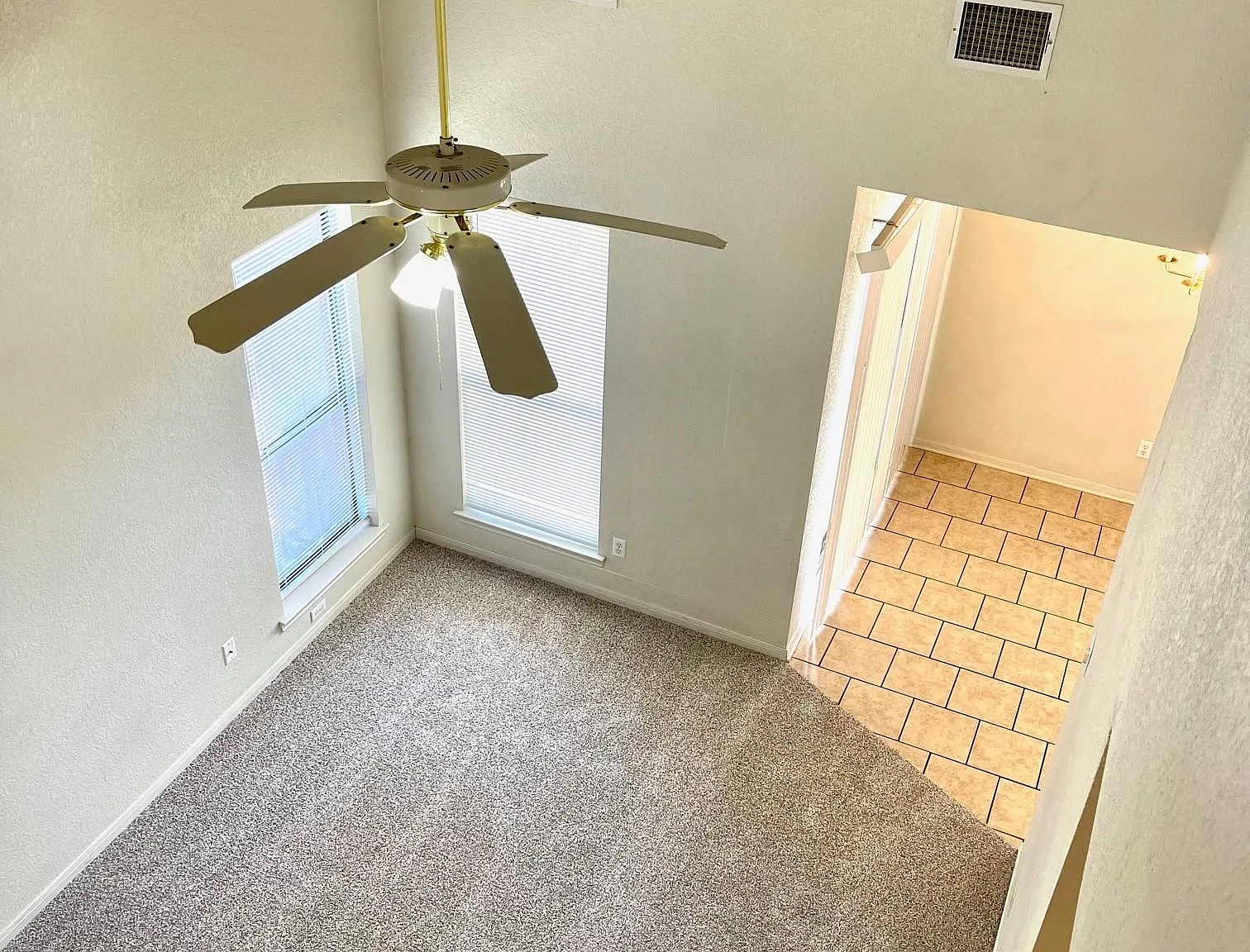 2 bed, 2.5 bath, 1299 sqft, $1,195 — Photo 4