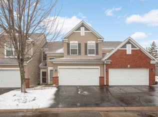 2820 Spy Glass Dr, Chaska, MN 55318