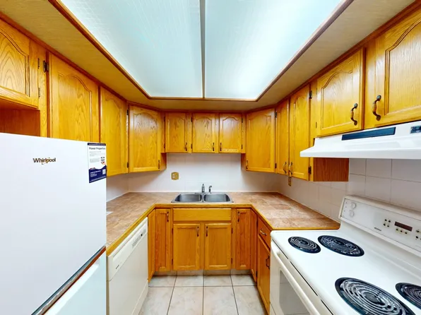 3747 42nd St NW #205, Calgary, AB T3A 2W4