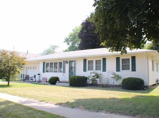 3000 Skyline Dr, Clinton, IA 52732