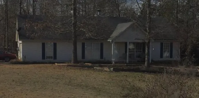 108 Live Oak Dr — Photo 1