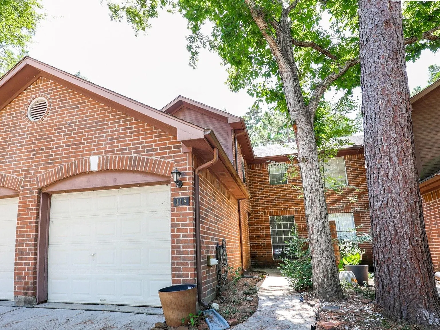 2 bed, 2.5 bath, 1773 sqft, $2,200 — Photo 2
