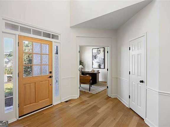 3rd image of 770 Heathland Dr