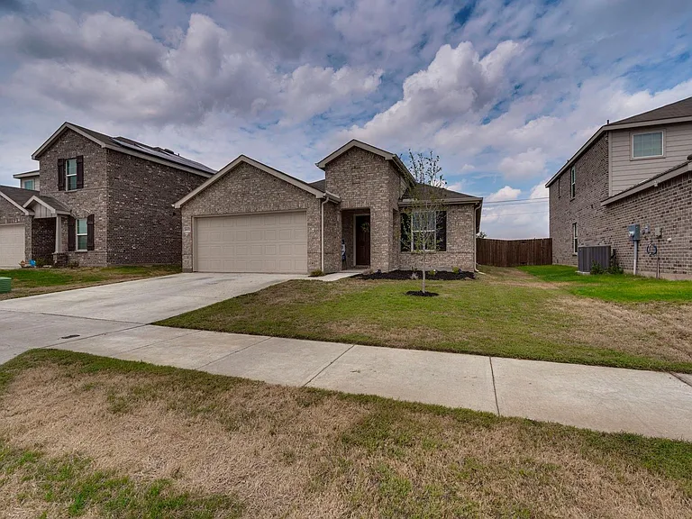 4432 Sagecroft Rd — Photo 3