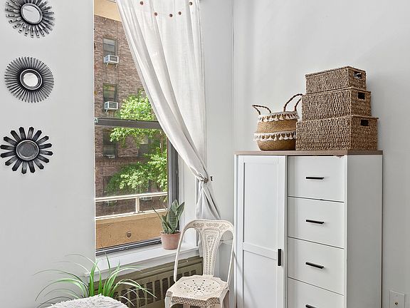 3rd image of 425 E 78th St APT 2C