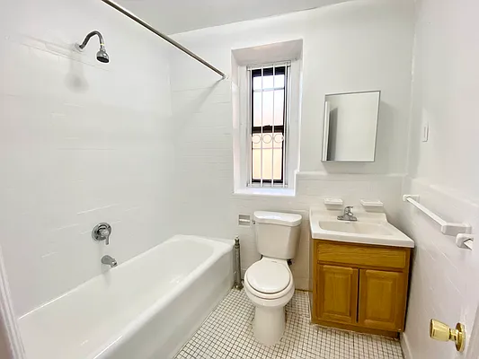 Rented by Bruma Realty LLC | media 7