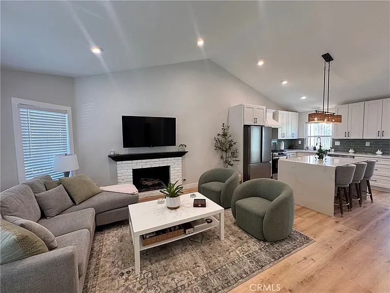21742 Tegley — Photo 7