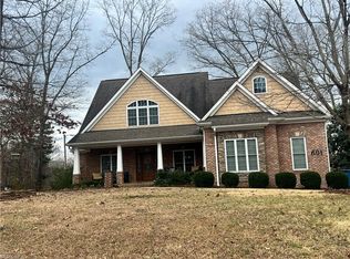 601 Fairidge Dr, Jamestown, NC 27282