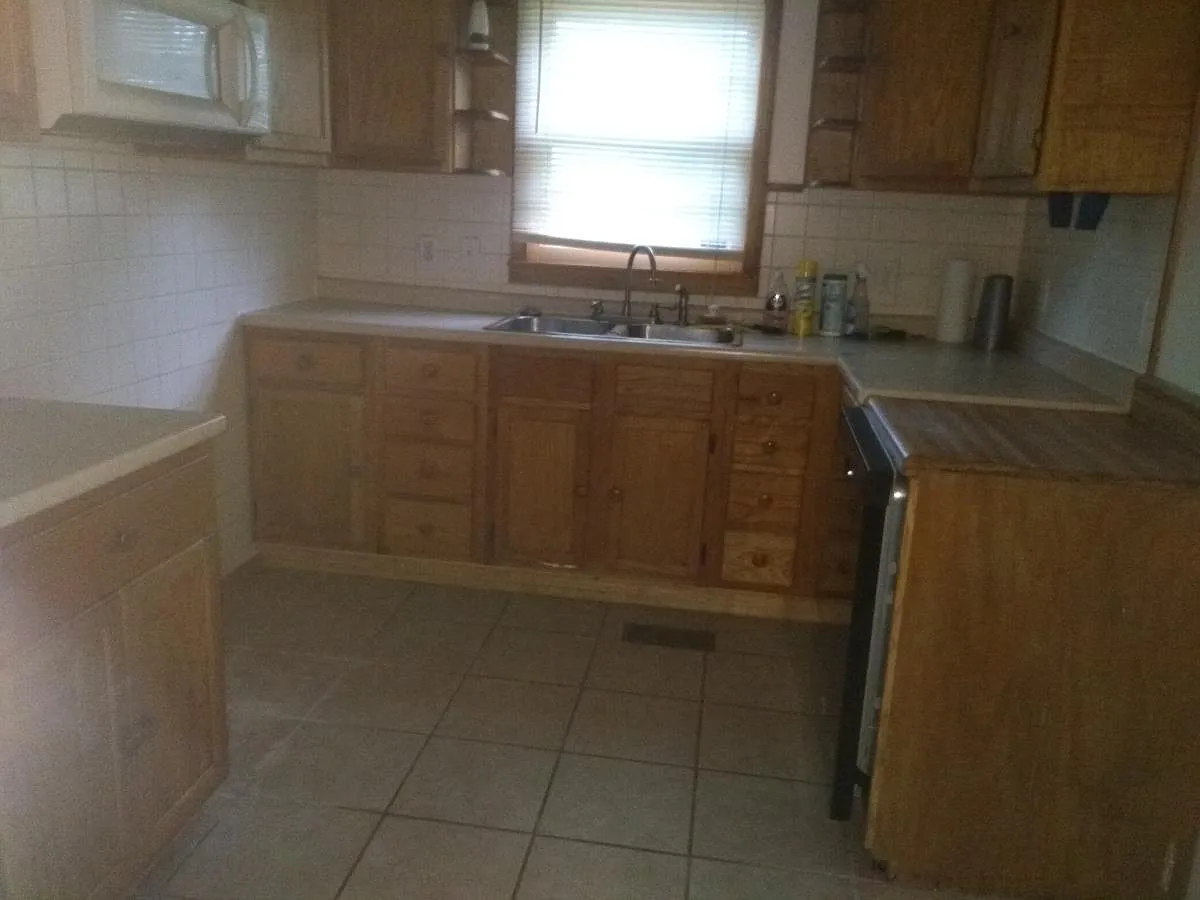 3 bed, 1152 sqft, $1,100 — Photo 3