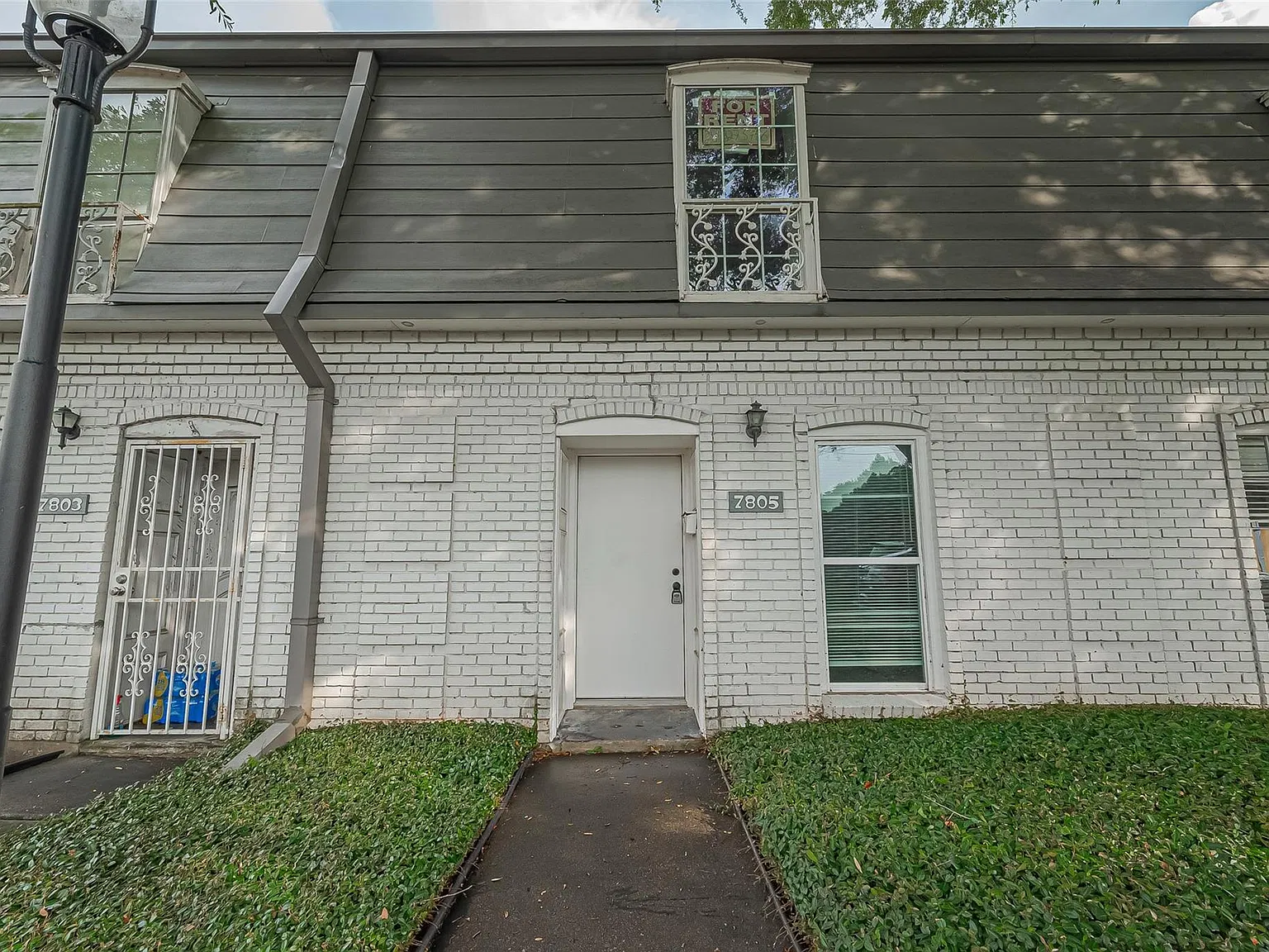 2 bed, 1.5 bath, 1069 sqft, $1,400 — Photo 2