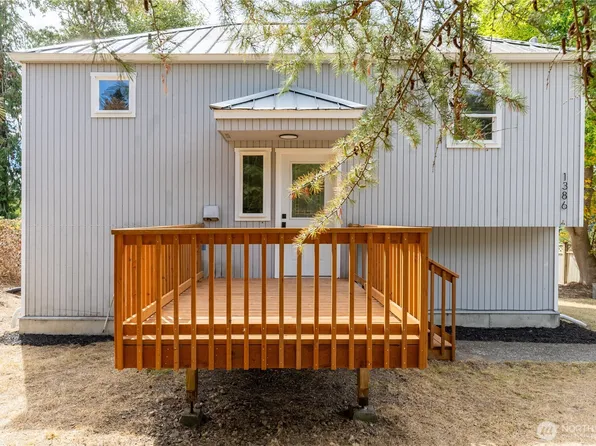 1386 Admirals Drive, Oak Harbor, WA 98277