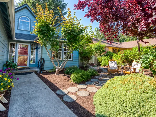 960 SW Skyline Ter, Waldport, OR 97394