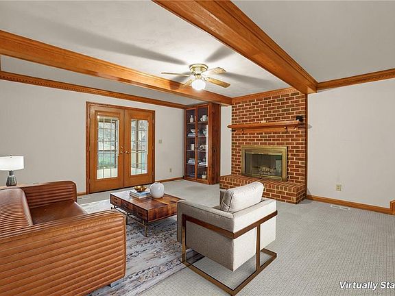 2nd image of 524 Warrick Rd