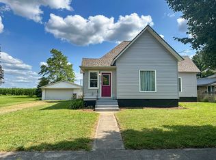 303 5th St, Ivesdale, IL 61851